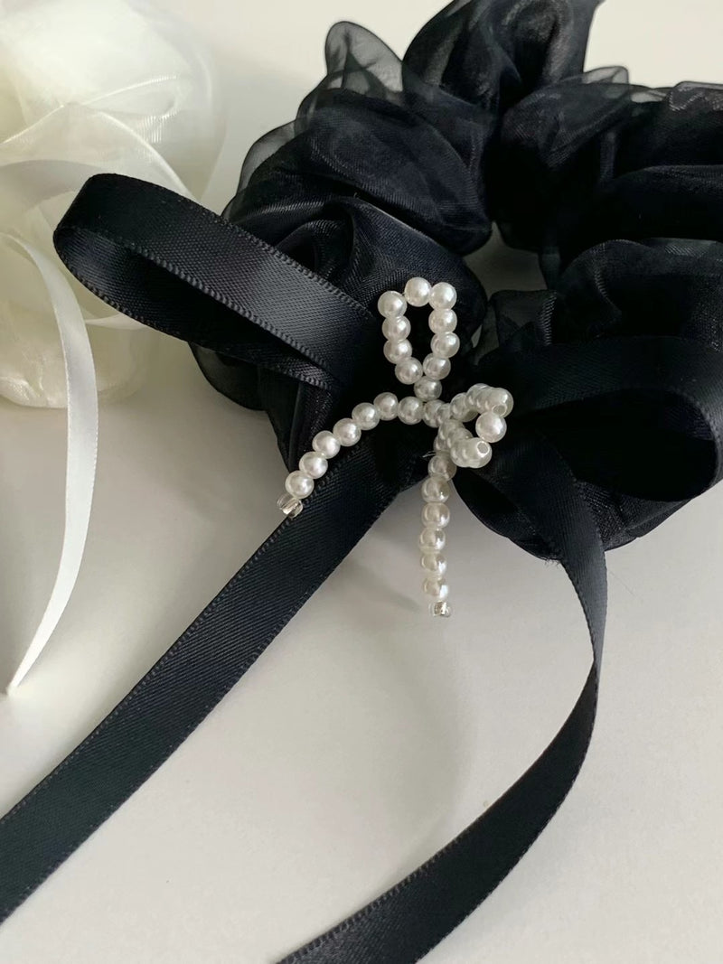 SOFT BLOOOM SCRUNCHIE