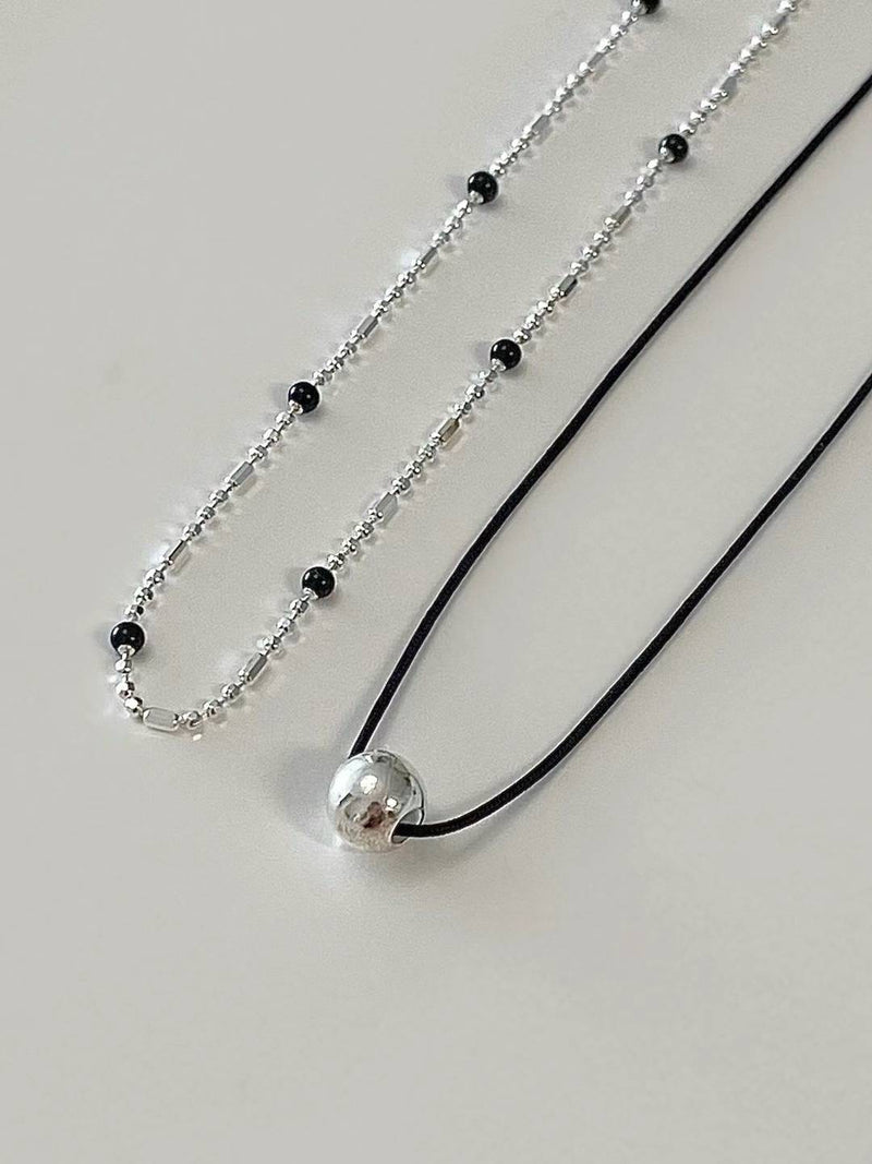 BLACK BALL N SILVER NECKLACE
