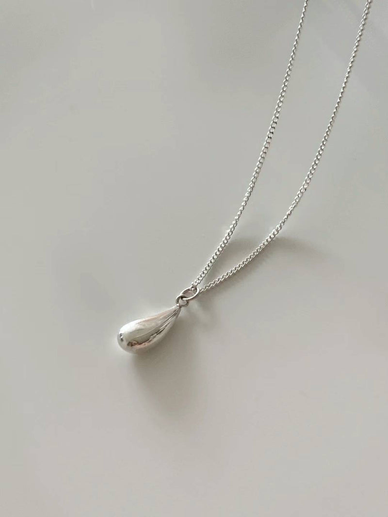 BOLD DROP LONG NECKLACE