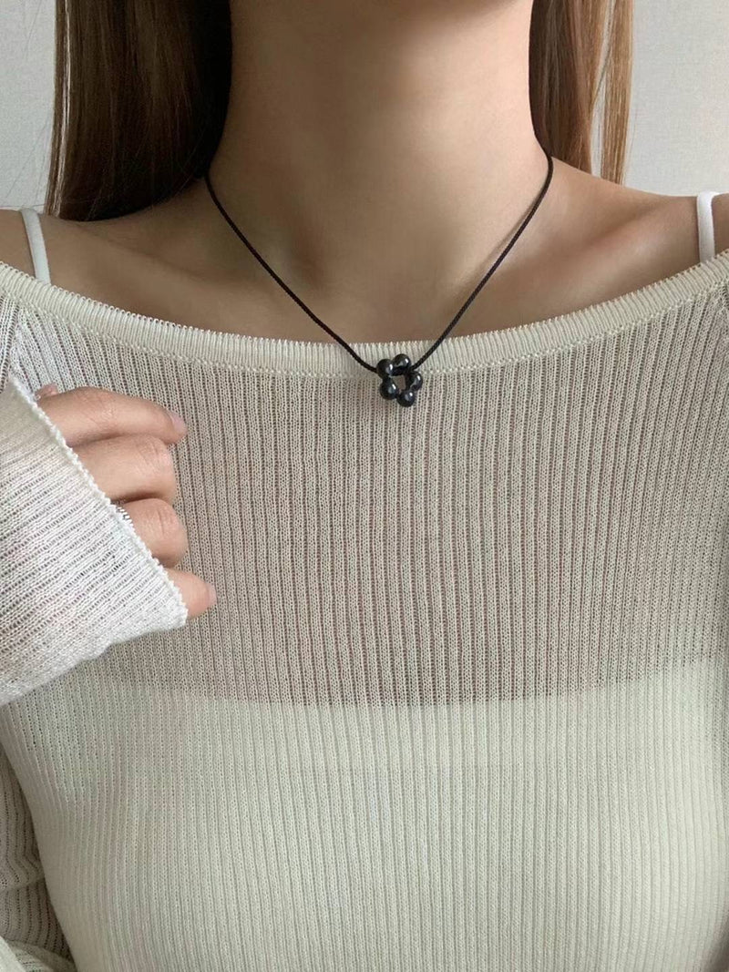 NOIR BLOSSOM NECKLACE