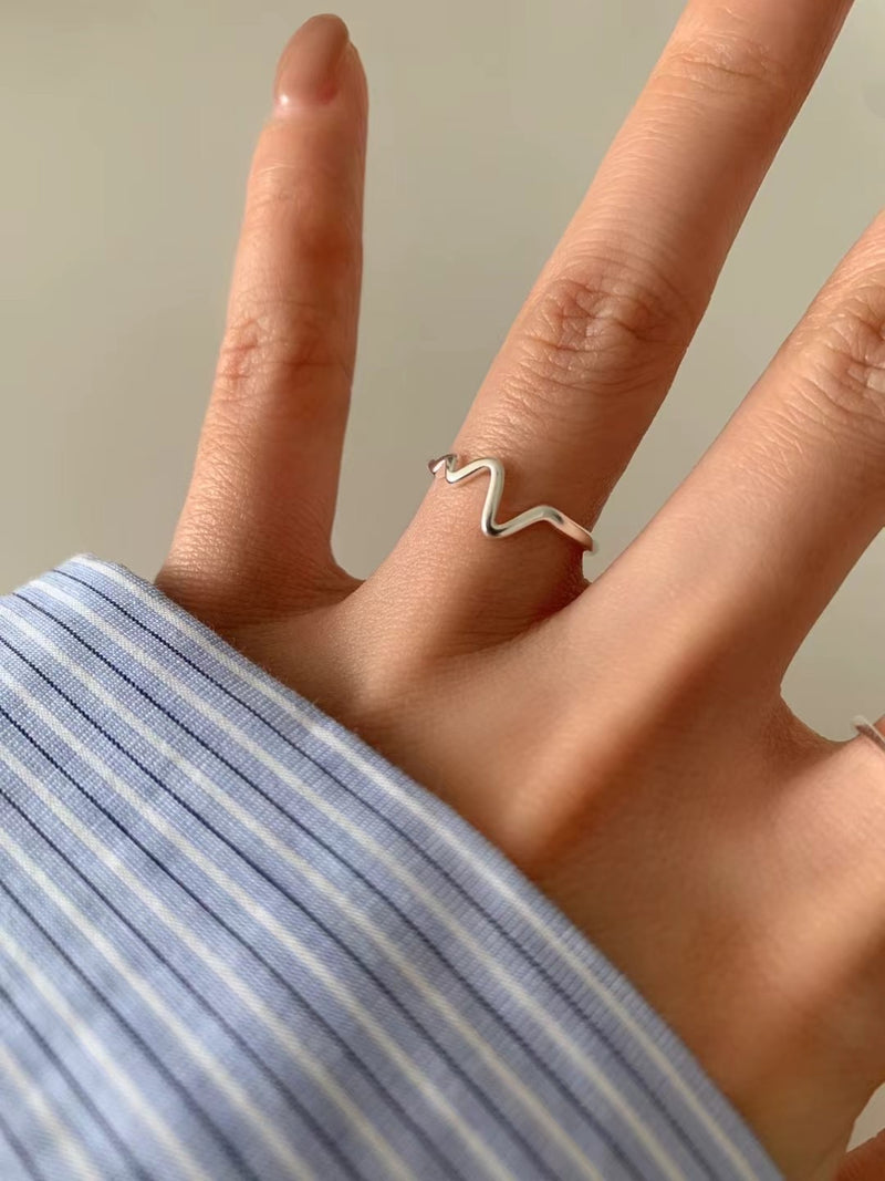 SERENE SWIRL RING