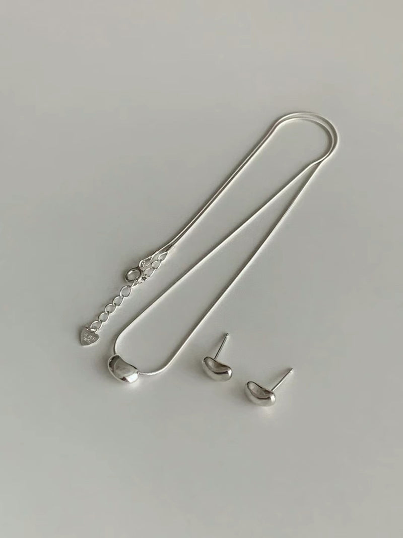 CHIC POD NECKLACE