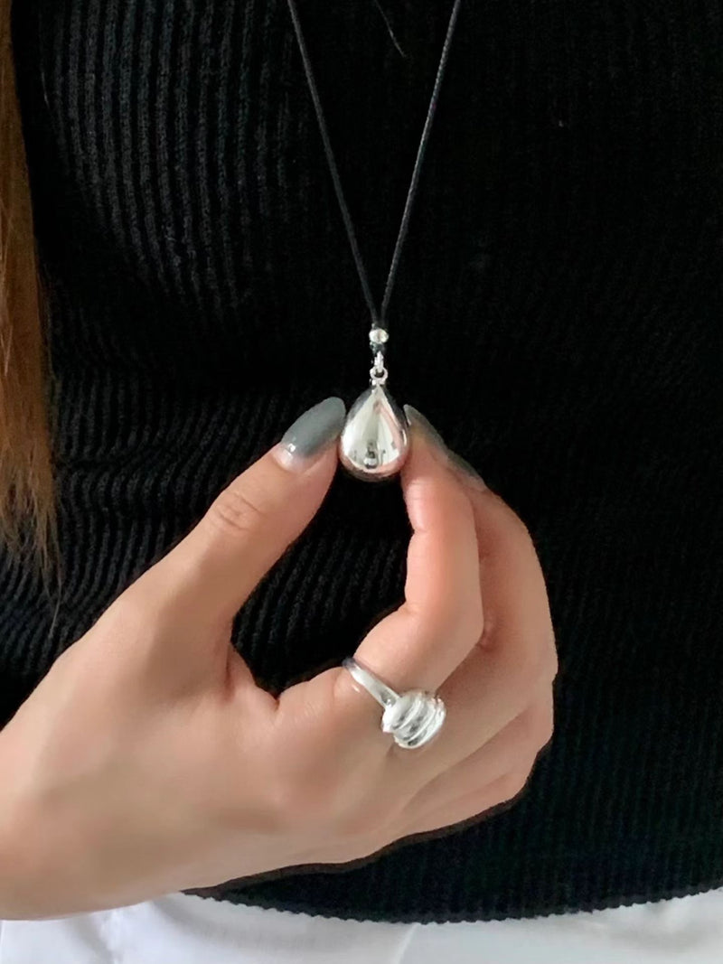 BOLD DROP LEATHER NECKLACE