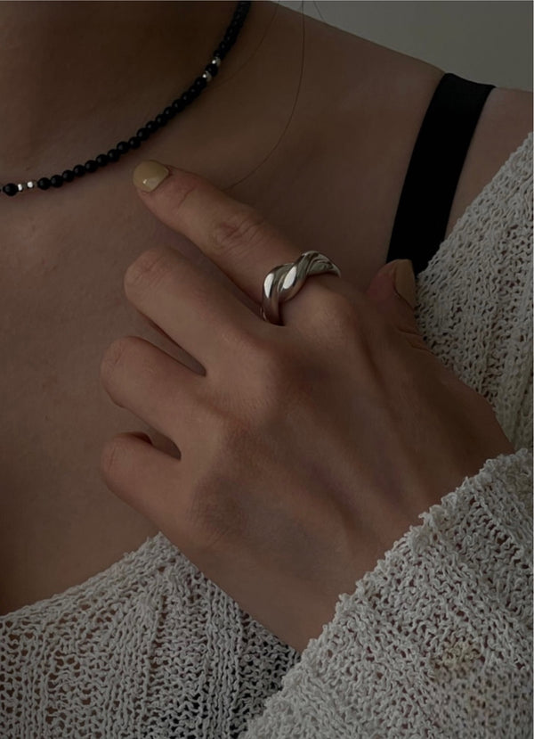 TWIST BOLD RING