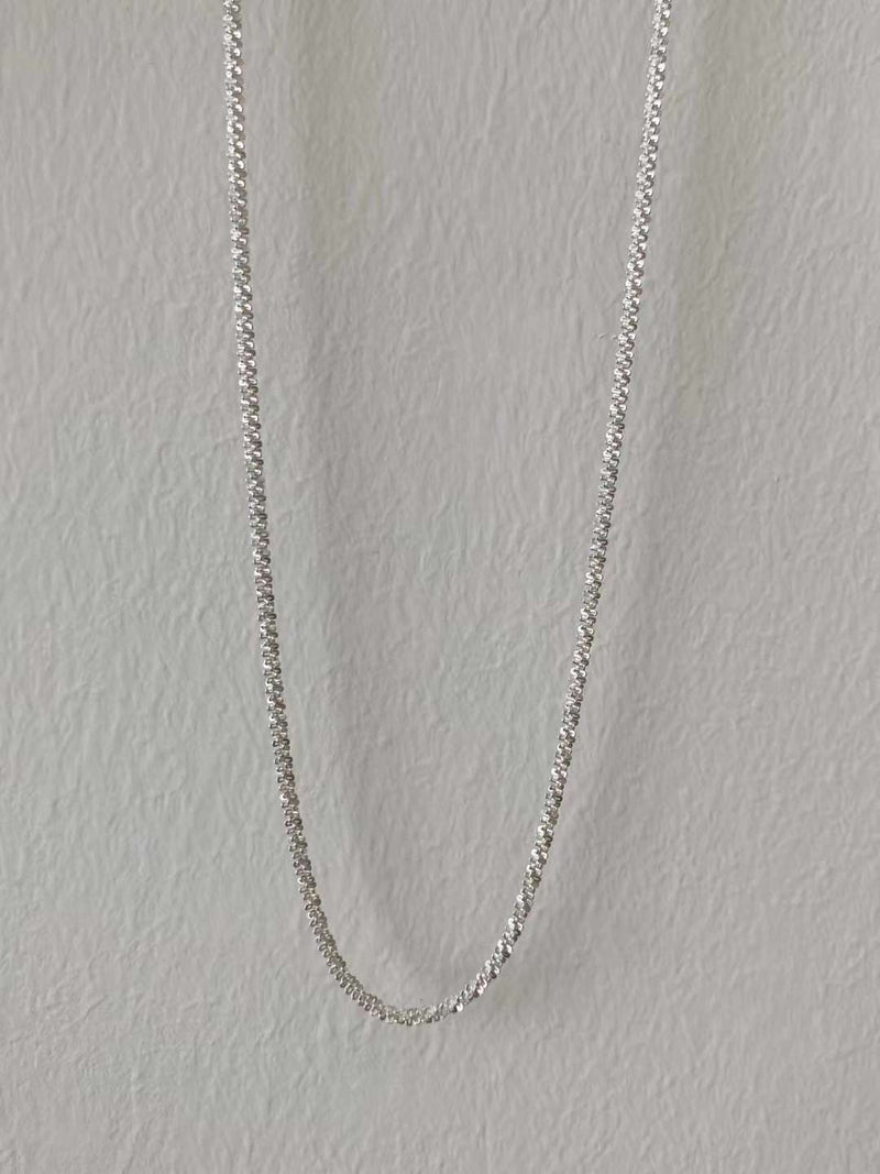 SHINY TWIST NECKLACE