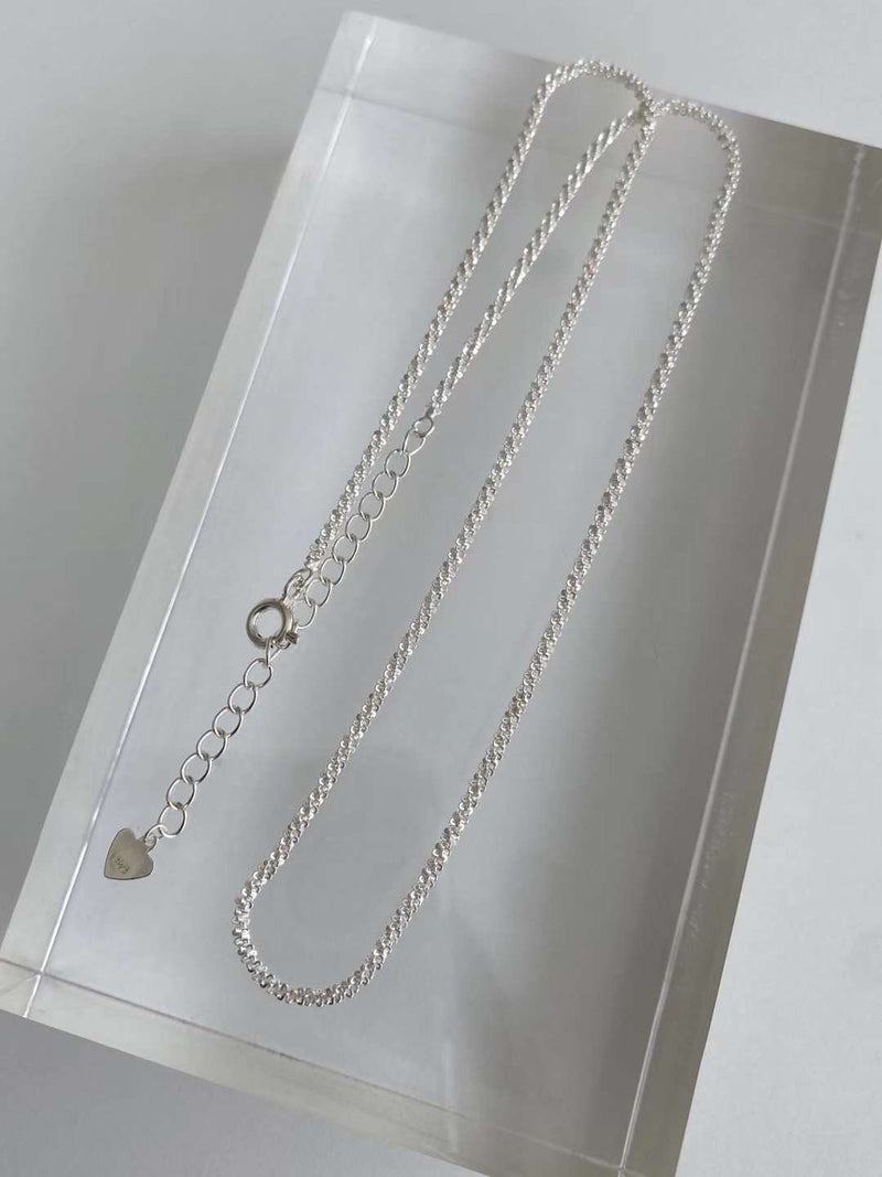 SHINY TWIST NECKLACE