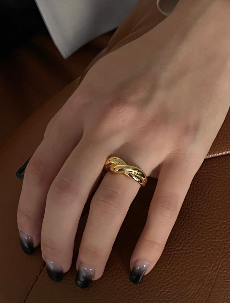 TWIST BOLD RING