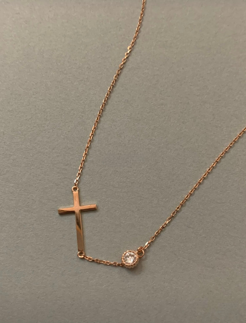 CROSS CUBIC NECKLACE