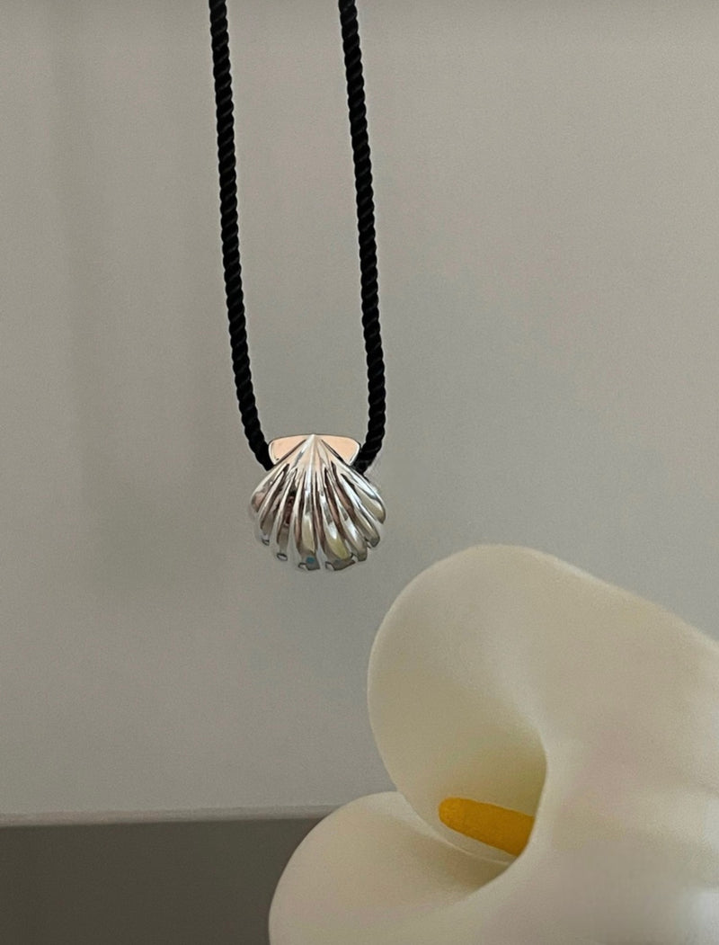 SILVER SHELL NECKLACE
