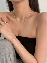 SHINY TWIST NECKLACE