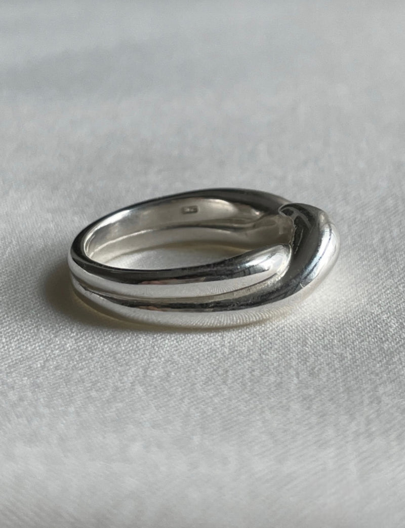 TWIST BOLD RING