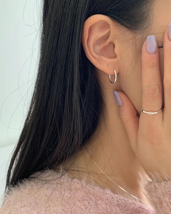 ONE TOUCH OVAL EARRINGS