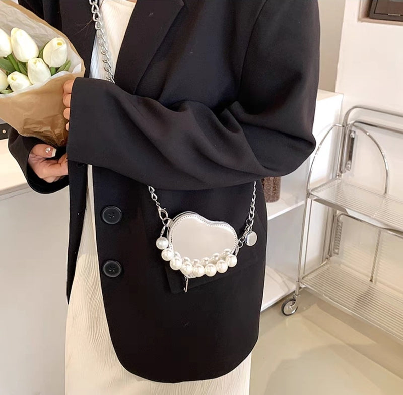 PEARL CHAIN HEART PURSE