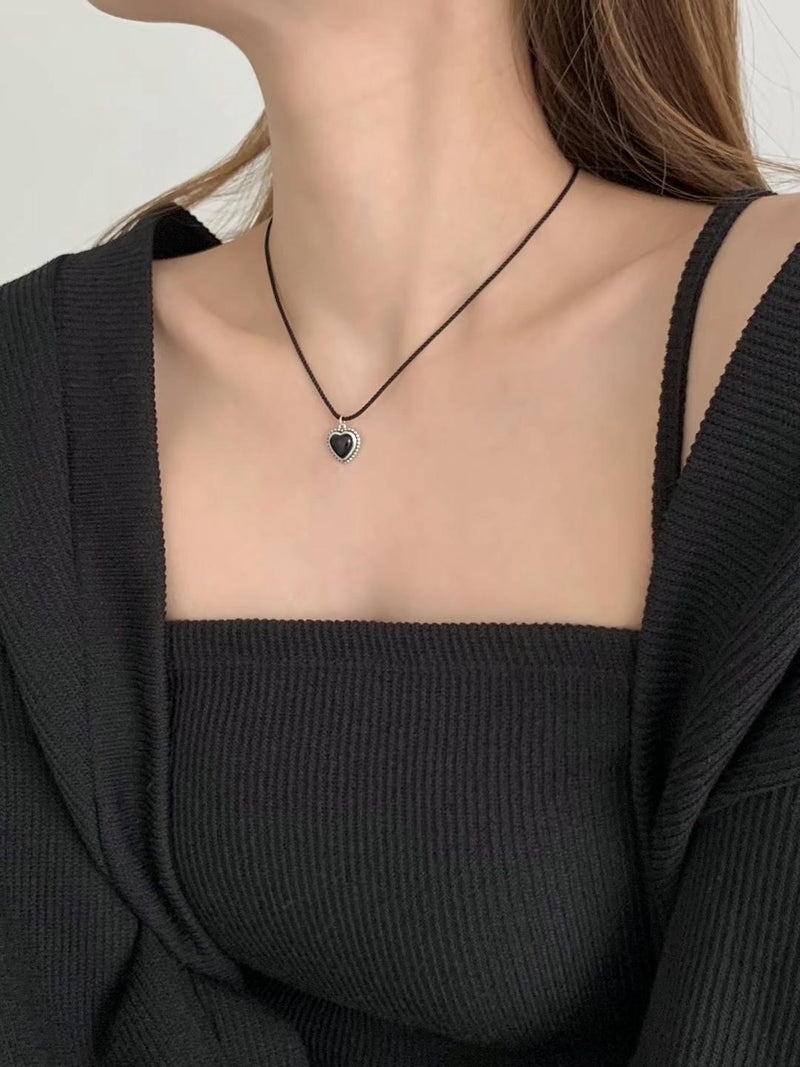 VINTAGE HEART NECKLACE