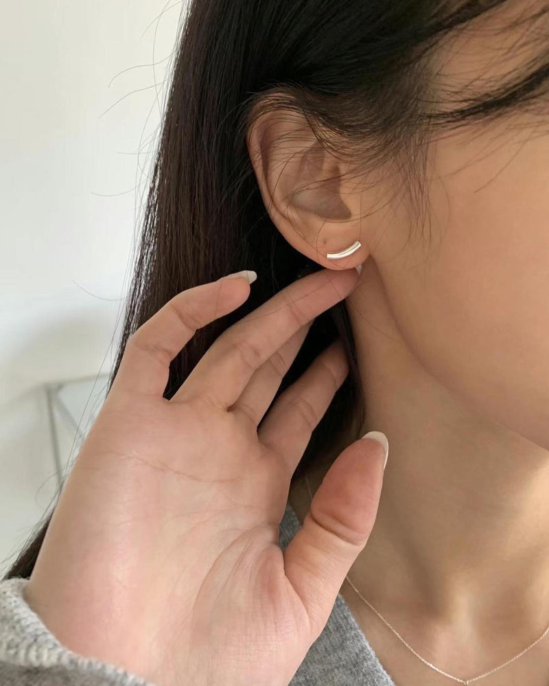 SIMPLE BAR EARRINGS