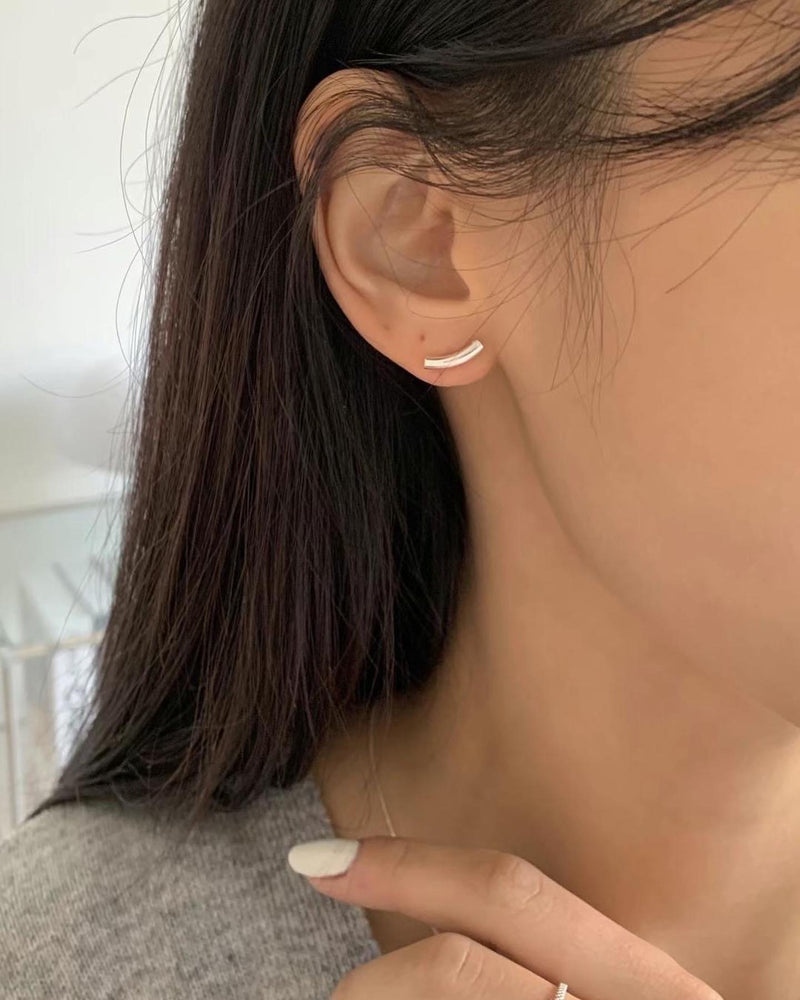 SIMPLE BAR EARRINGS