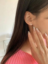 CUBIC RIBBON EARRINGS