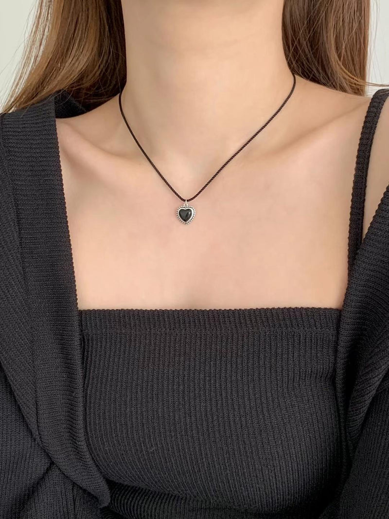 VINTAGE HEART NECKLACE