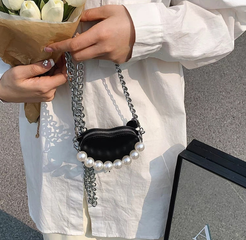 PEARL CHAIN HEART PURSE