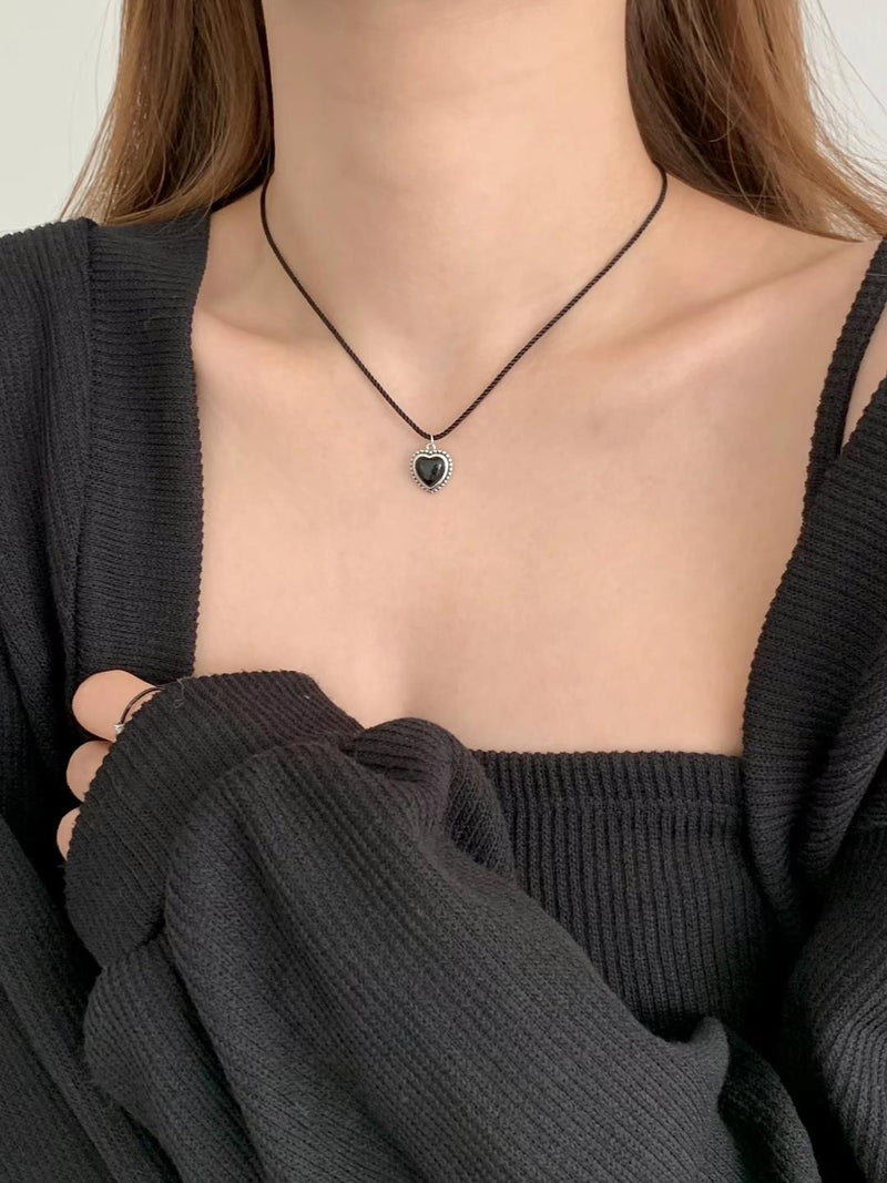 VINTAGE HEART NECKLACE