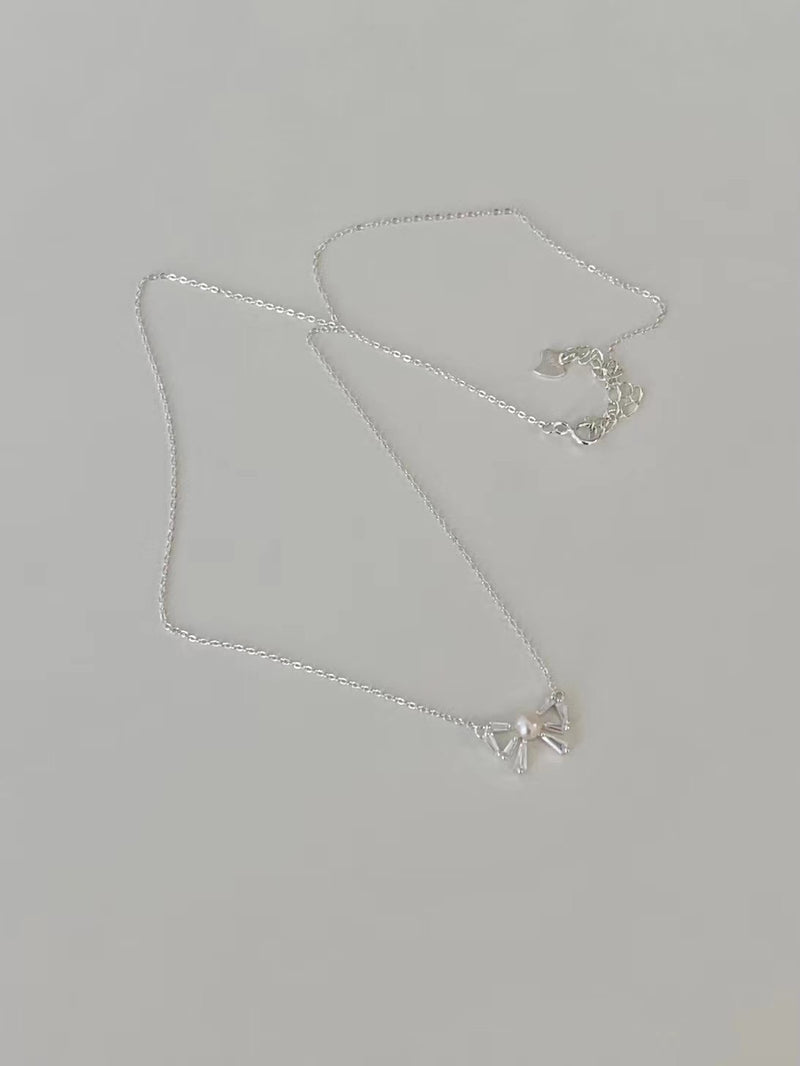 Ribbon Cubic Necklace