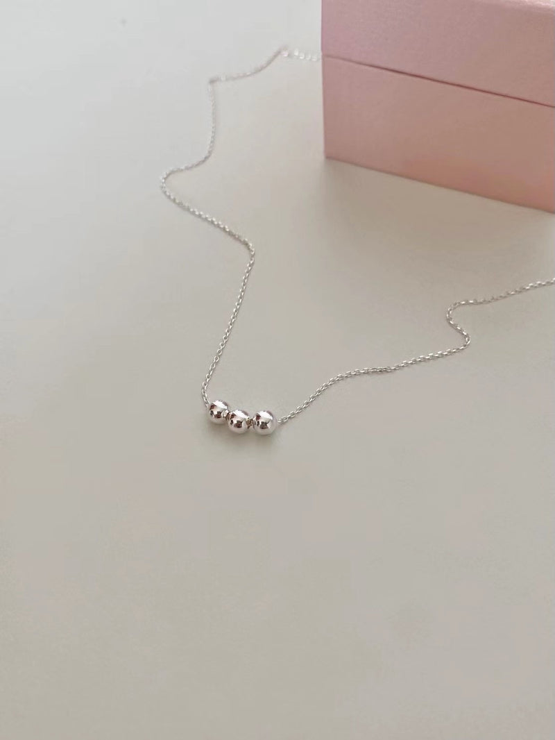 THREE BALLS NECKLACE