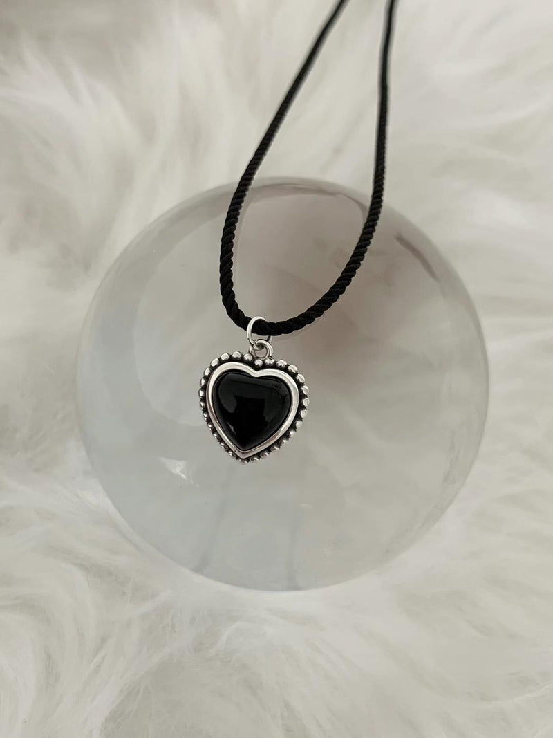 VINTAGE HEART NECKLACE