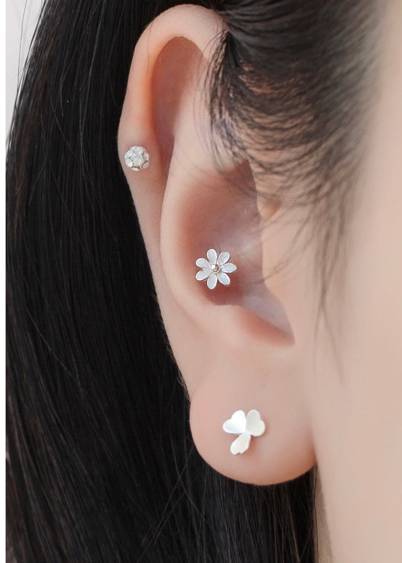 Epoxy Daisy piercing