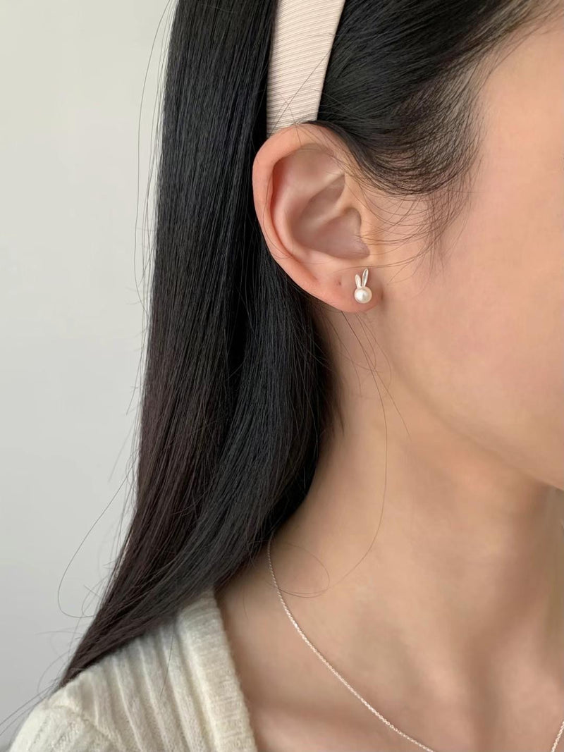 RABBIT PEARL EARRINGS
