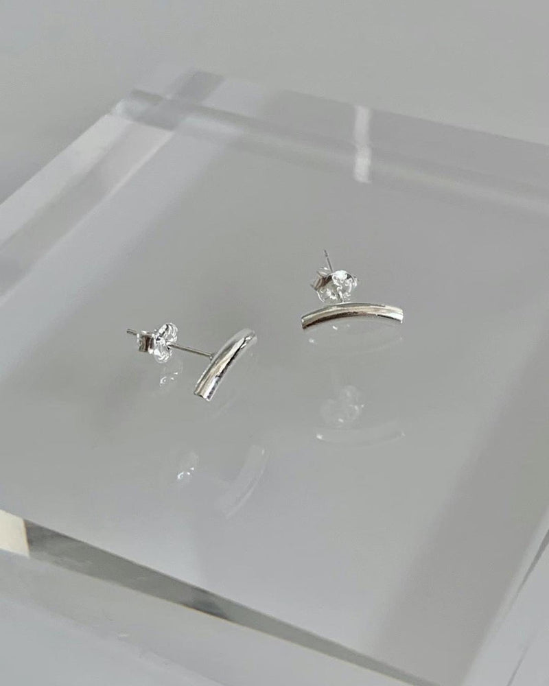SIMPLE BAR EARRINGS