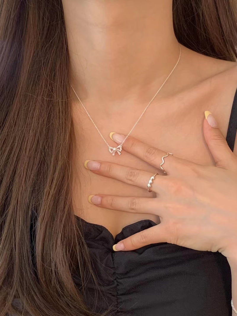 Ribbon Cubic Necklace