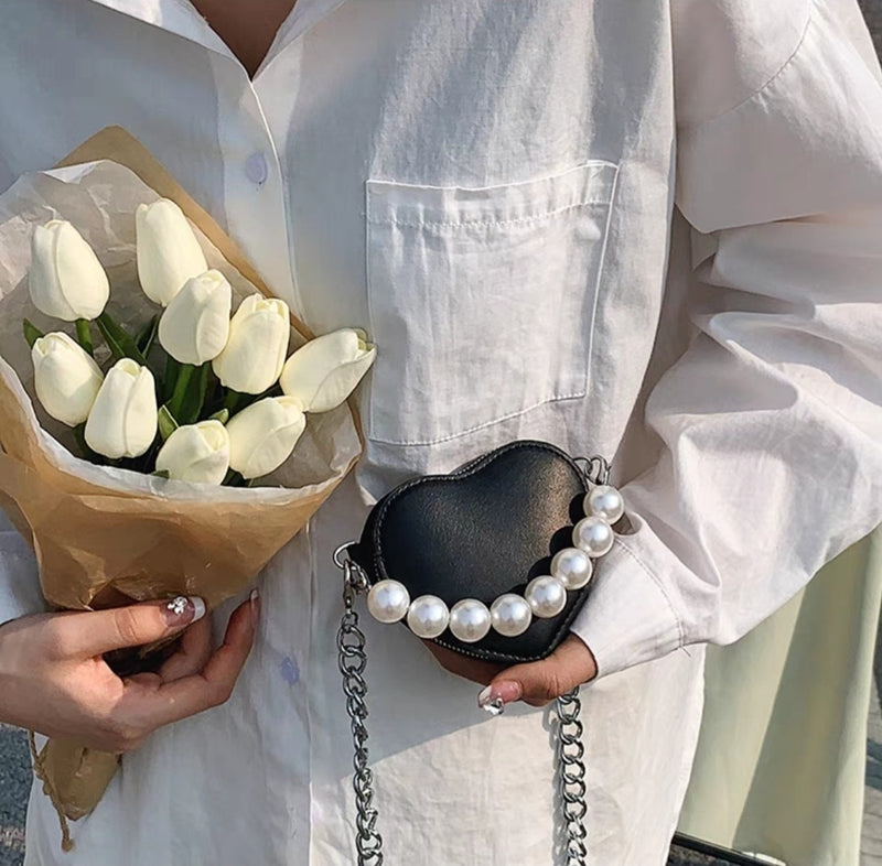PEARL CHAIN HEART PURSE