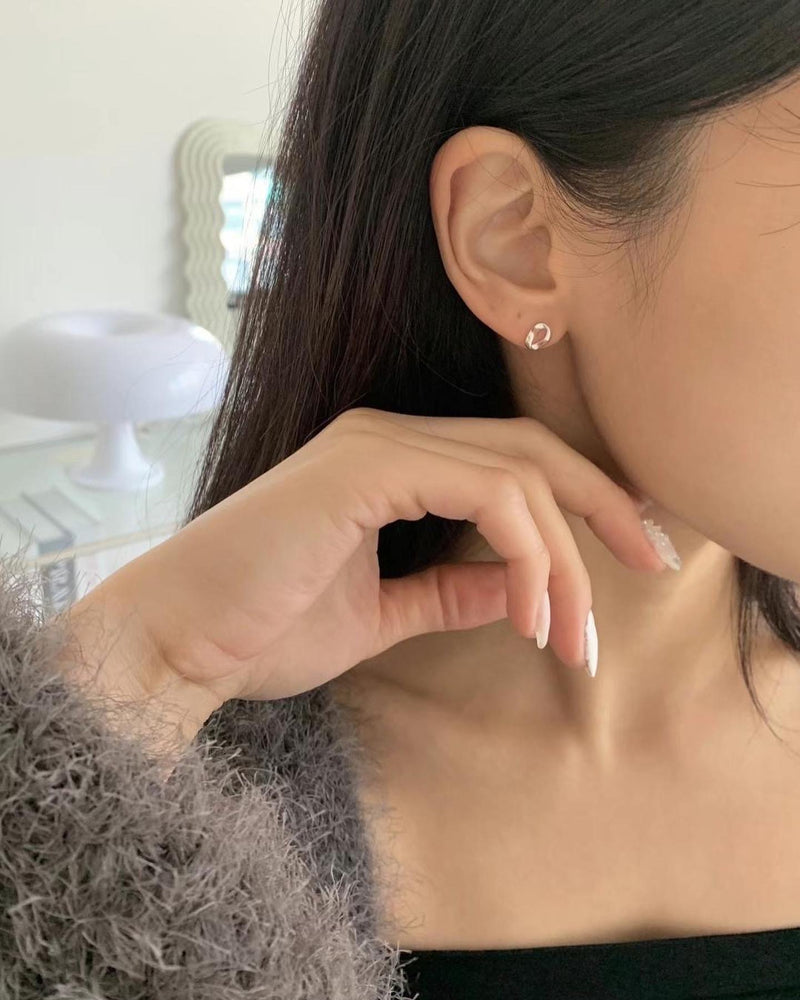 TWIST CIRCLE EARRINGS