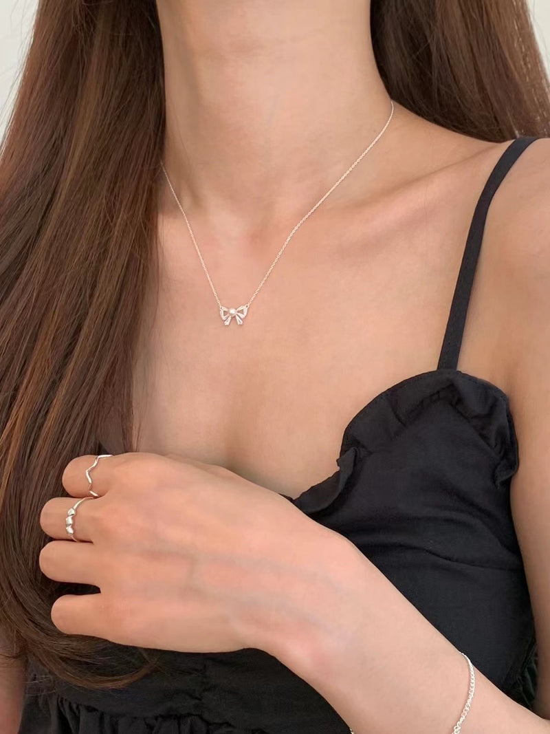 Ribbon Cubic Necklace